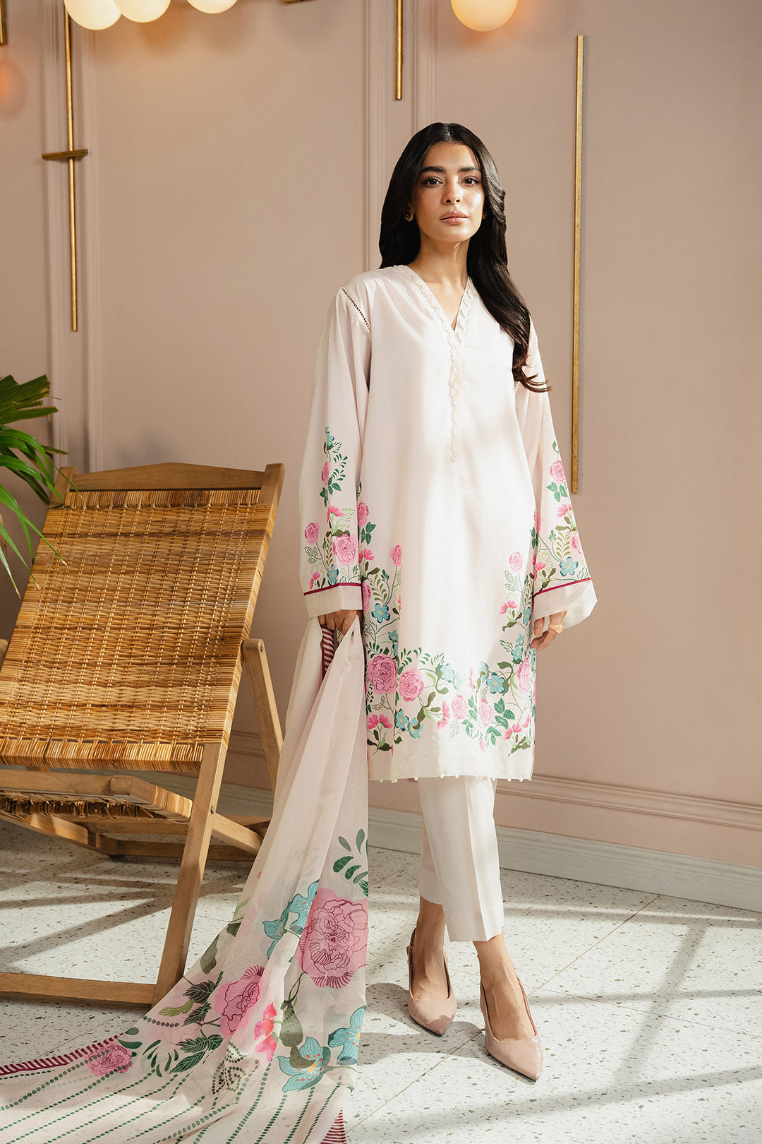 https://cdn.shopify.com/s/files/1/0611/8585/1568/files/W.SS24.670.T-1.jpg?v=1736334706