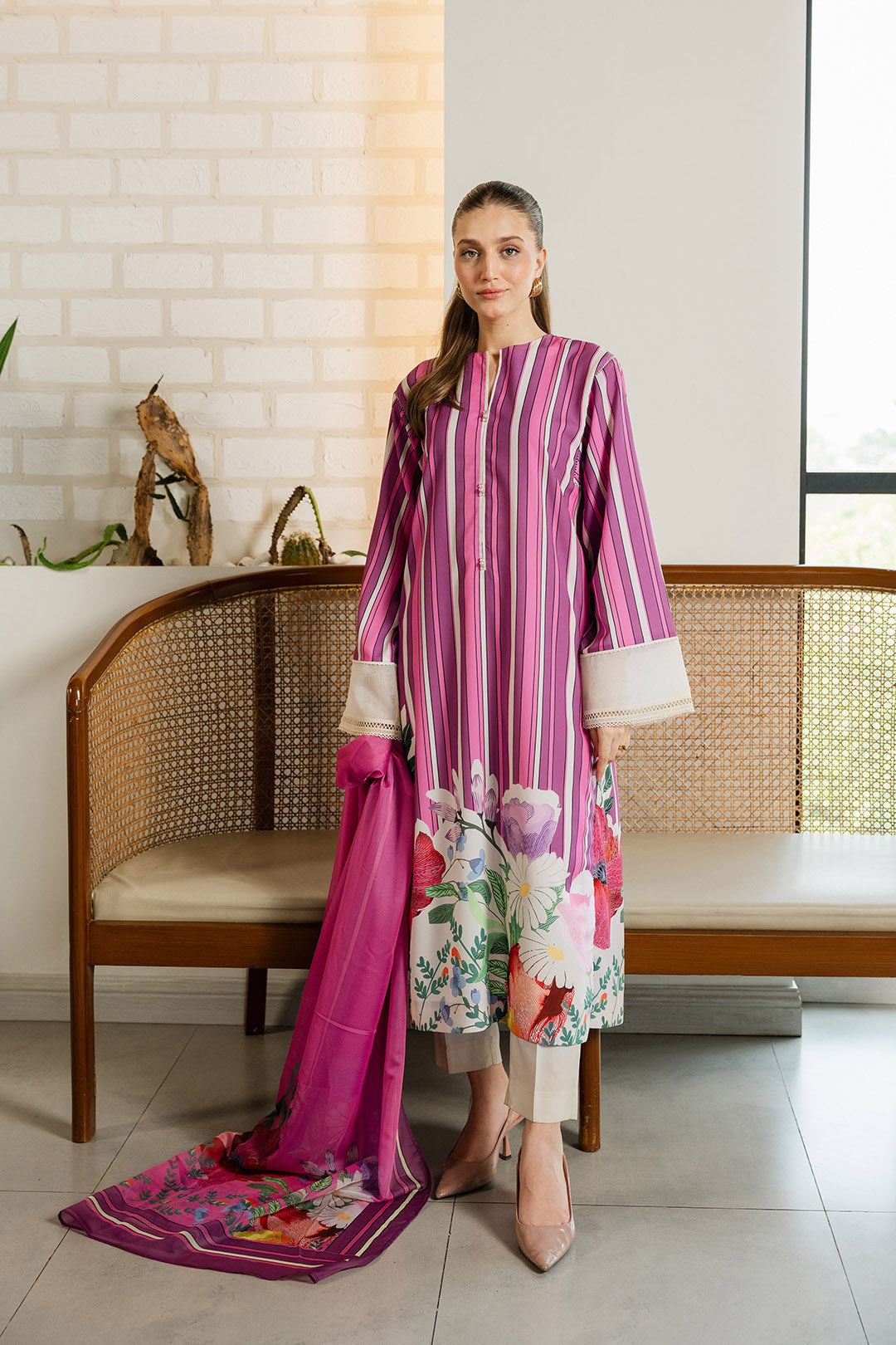 https://cdn.shopify.com/s/files/1/0611/8585/1568/files/W.SS24.680.T-4.jpg?v=1736334723