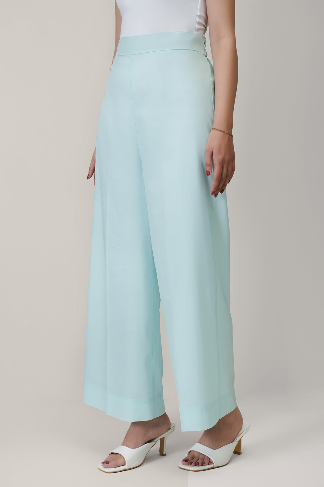 https://cdn.shopify.com/s/files/1/0611/8585/1568/files/W.SS24.686.P-1.jpg?v=1736334715