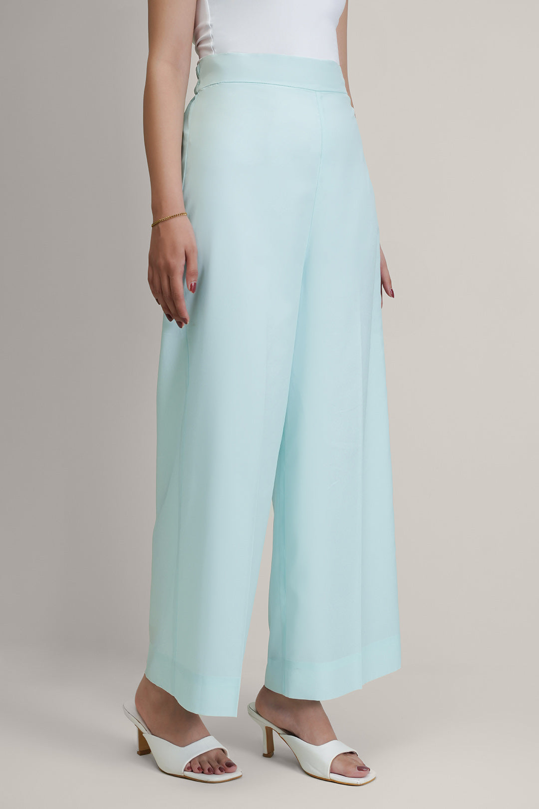 https://cdn.shopify.com/s/files/1/0611/8585/1568/files/W.SS24.686.P-2.jpg?v=1736334715