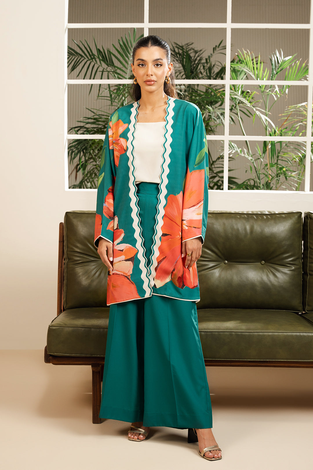 https://cdn.shopify.com/s/files/1/0611/8585/1568/files/W.SS24.712.T-1.jpg?v=1736334633