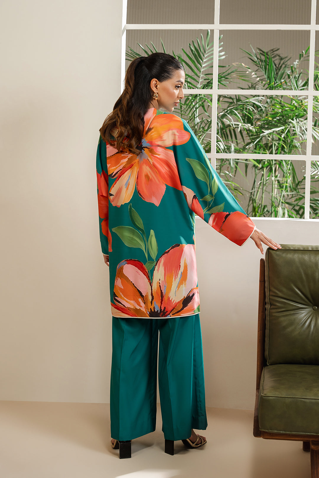 https://cdn.shopify.com/s/files/1/0611/8585/1568/files/W.SS24.712.T-4.jpg?v=1736334633