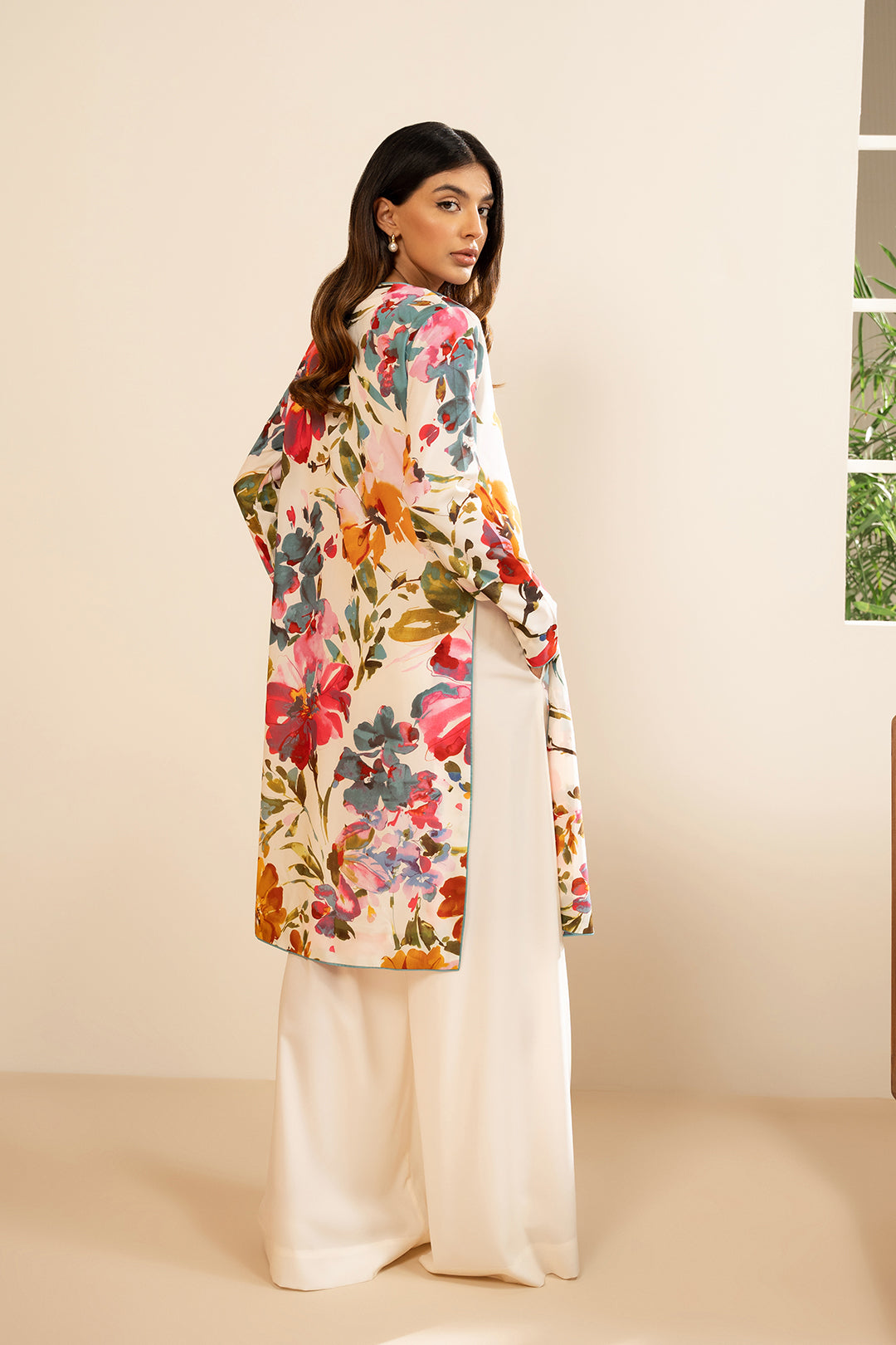 https://cdn.shopify.com/s/files/1/0611/8585/1568/files/W.SS24.713.T-4.jpg?v=1736334632