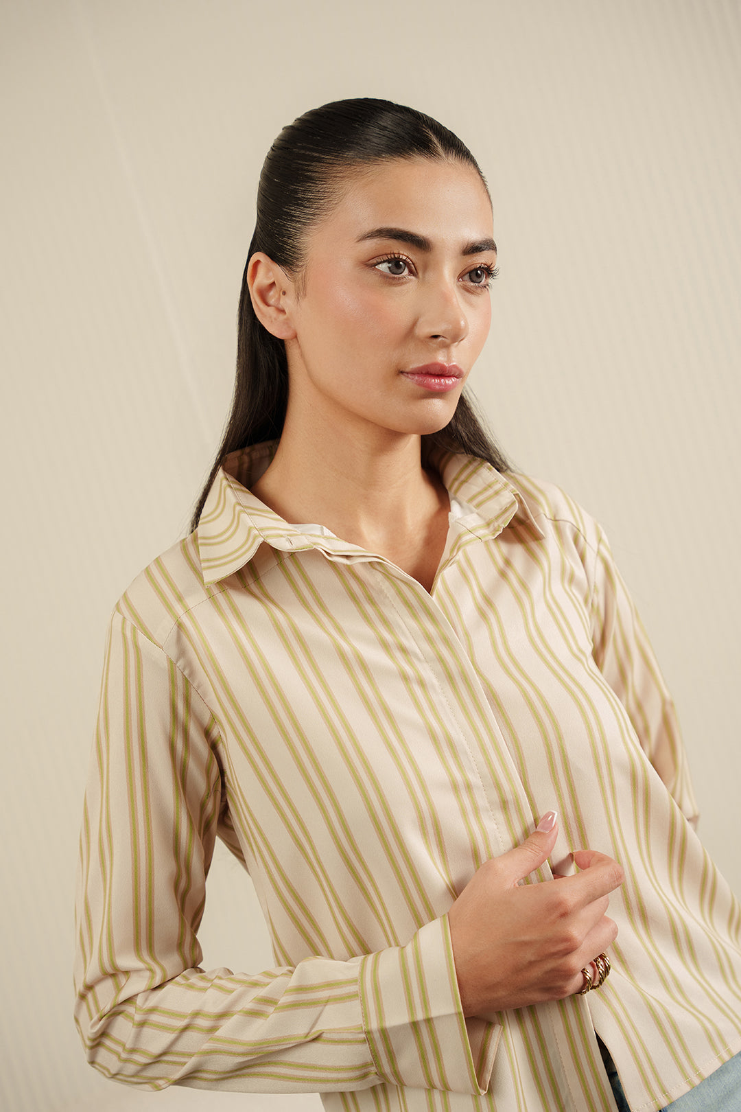 https://cdn.shopify.com/s/files/1/0611/8585/1568/files/W.SS24.740.T-2.jpg?v=1736334563