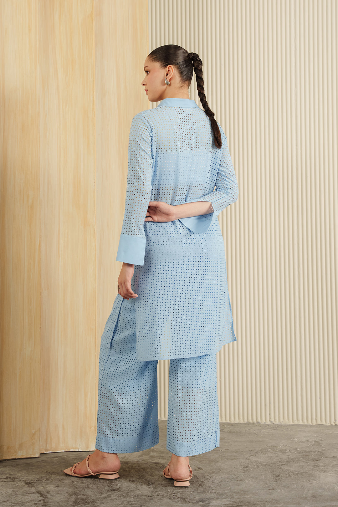 https://cdn.shopify.com/s/files/1/0611/8585/1568/files/W.SS24.747.T-4.jpg?v=1736334545