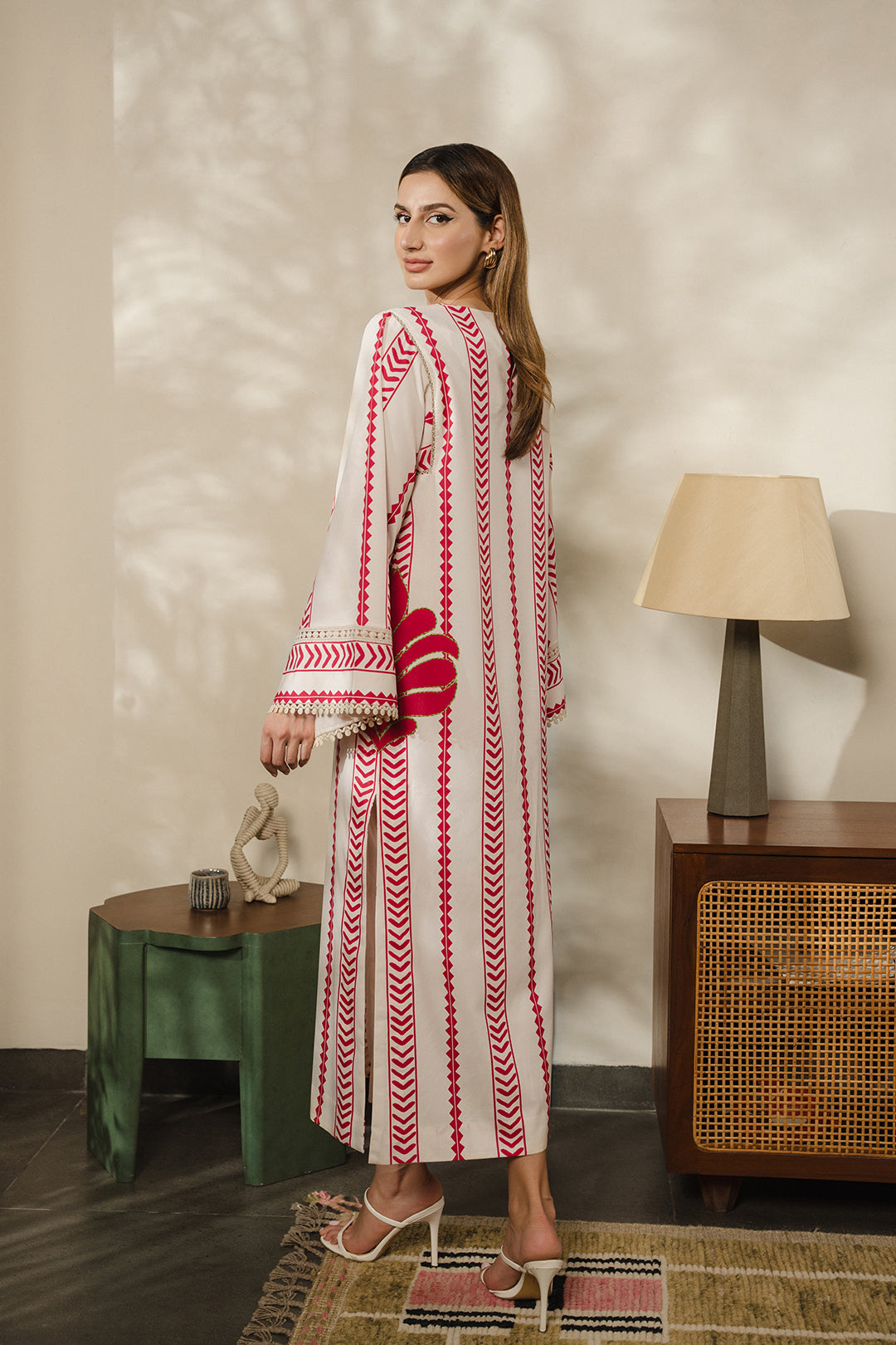 https://cdn.shopify.com/s/files/1/0611/8585/1568/files/W.SS24.751.T-4.jpg?v=1736334603