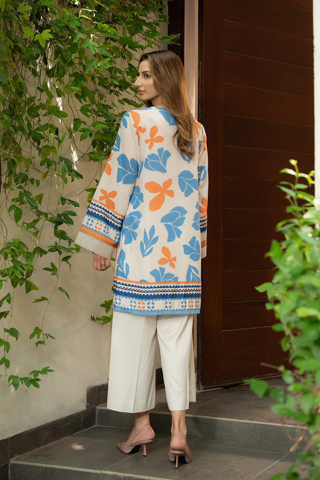 https://cdn.shopify.com/s/files/1/0611/8585/1568/files/W.SS24.753.T-4.jpg?v=1736334601