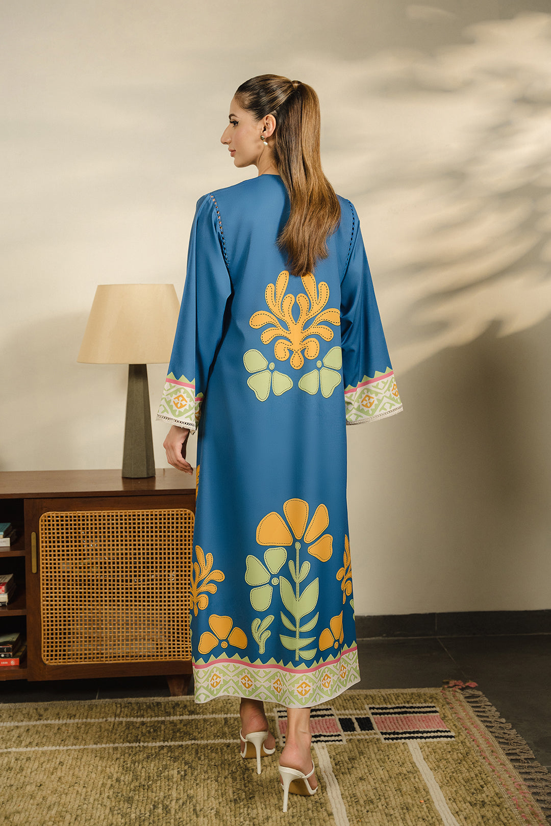 https://cdn.shopify.com/s/files/1/0611/8585/1568/files/W.SS24.754.T-4.jpg?v=1736334599