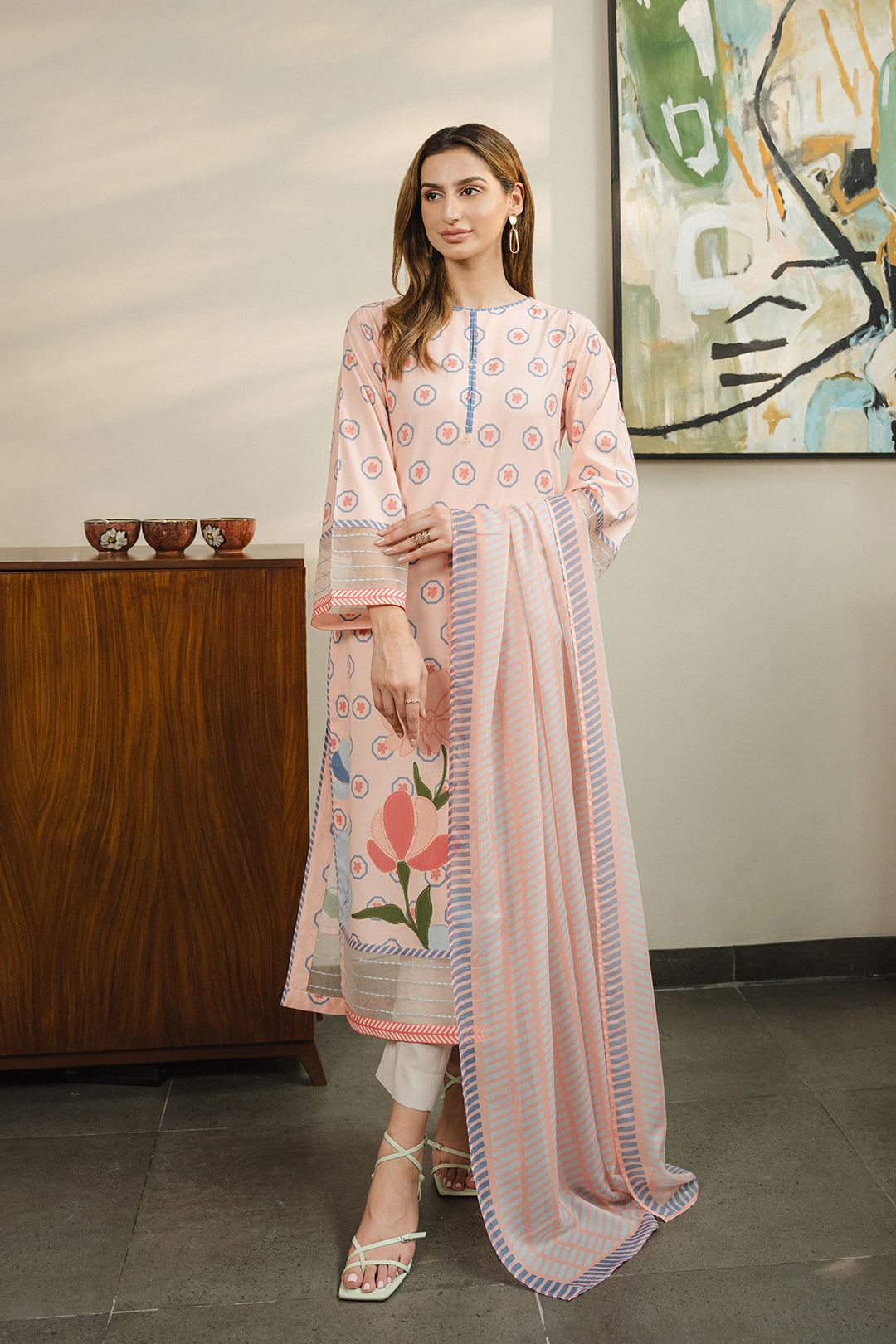 https://cdn.shopify.com/s/files/1/0611/8585/1568/files/W.SS24.758.T-3.jpg?v=1736334590