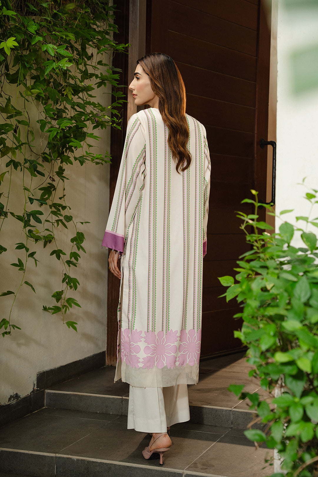 https://cdn.shopify.com/s/files/1/0611/8585/1568/files/W.SS24.760.T-4.jpg?v=1736334587