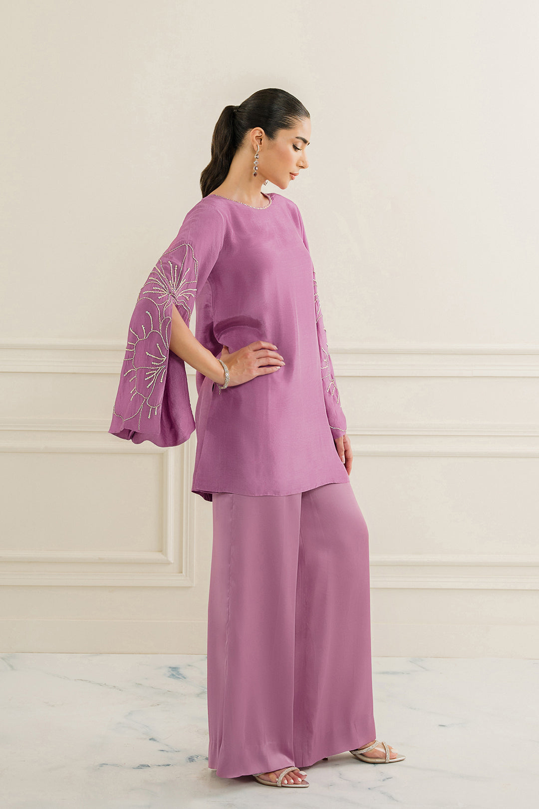 https://cdn.shopify.com/s/files/1/0611/8585/1568/files/W.SS24.770.T-3.jpg?v=1736334524