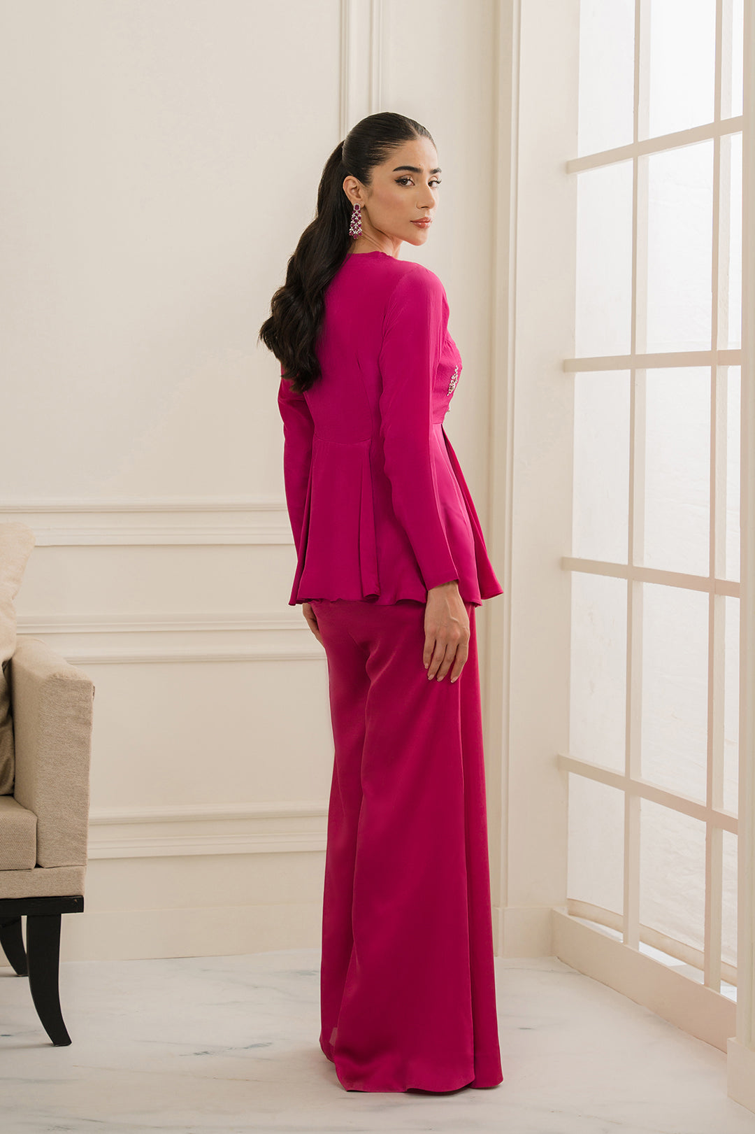 https://cdn.shopify.com/s/files/1/0611/8585/1568/files/W.SS24.788.T-4.jpg?v=1736334493