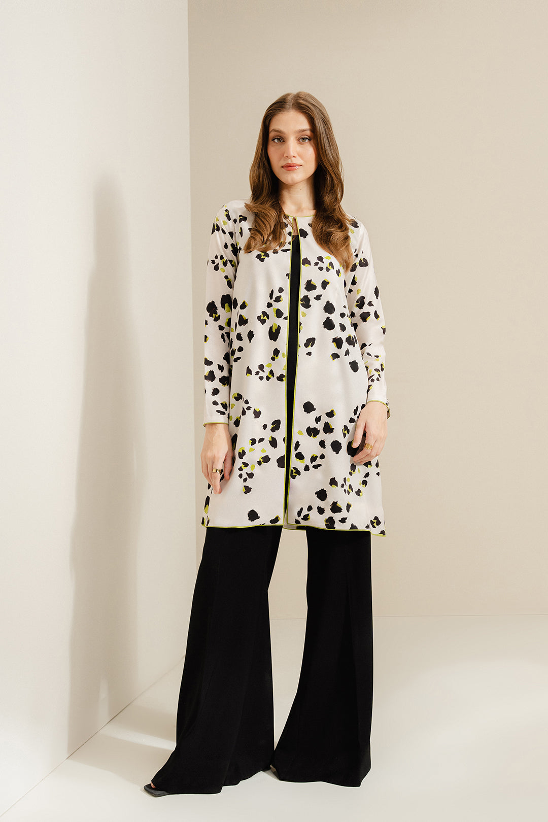 https://cdn.shopify.com/s/files/1/0611/8585/1568/files/W.SS24.804.T-1.jpg?v=1736334581
