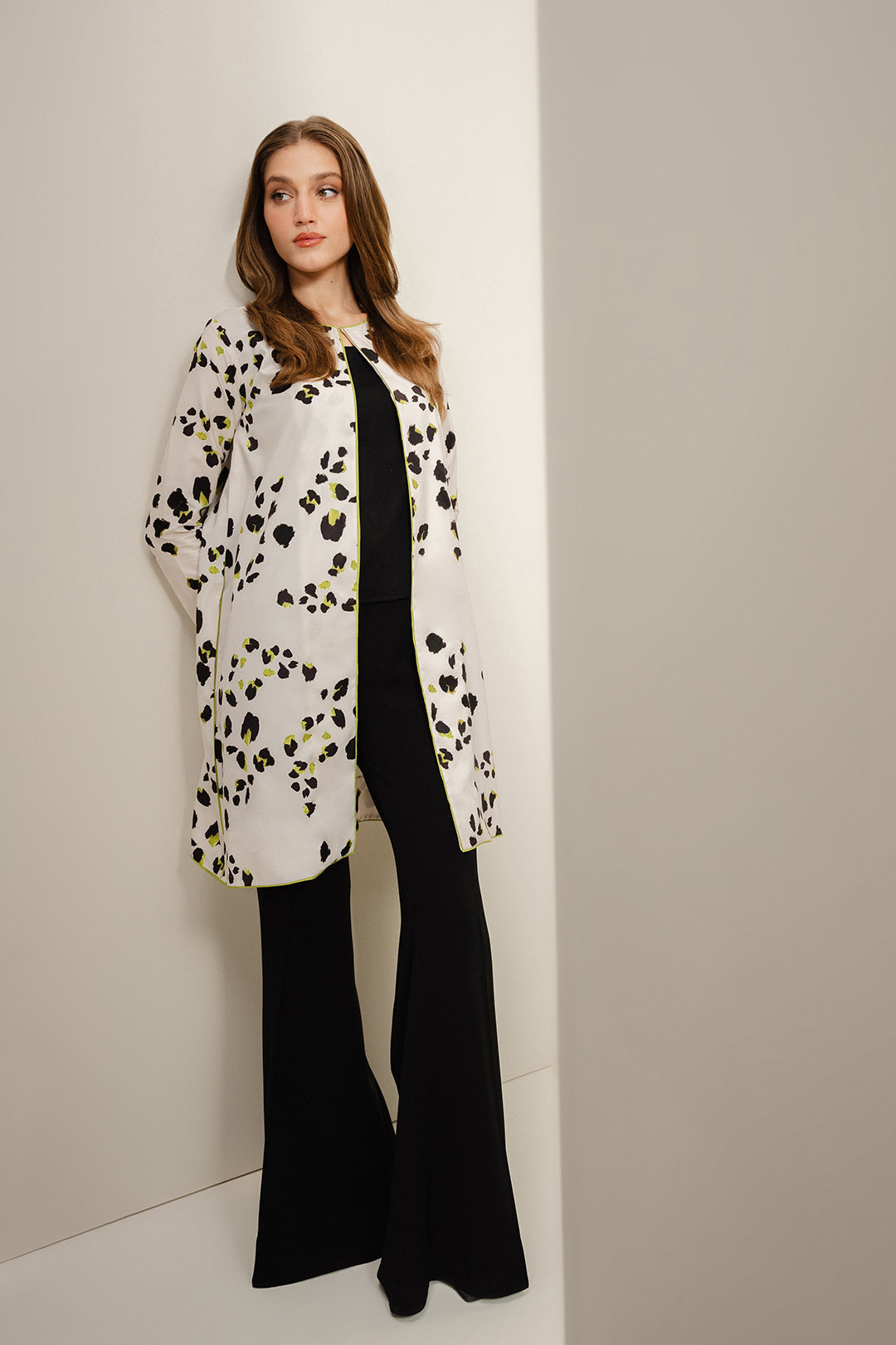 https://cdn.shopify.com/s/files/1/0611/8585/1568/files/W.SS24.804.T-3.jpg?v=1736334582