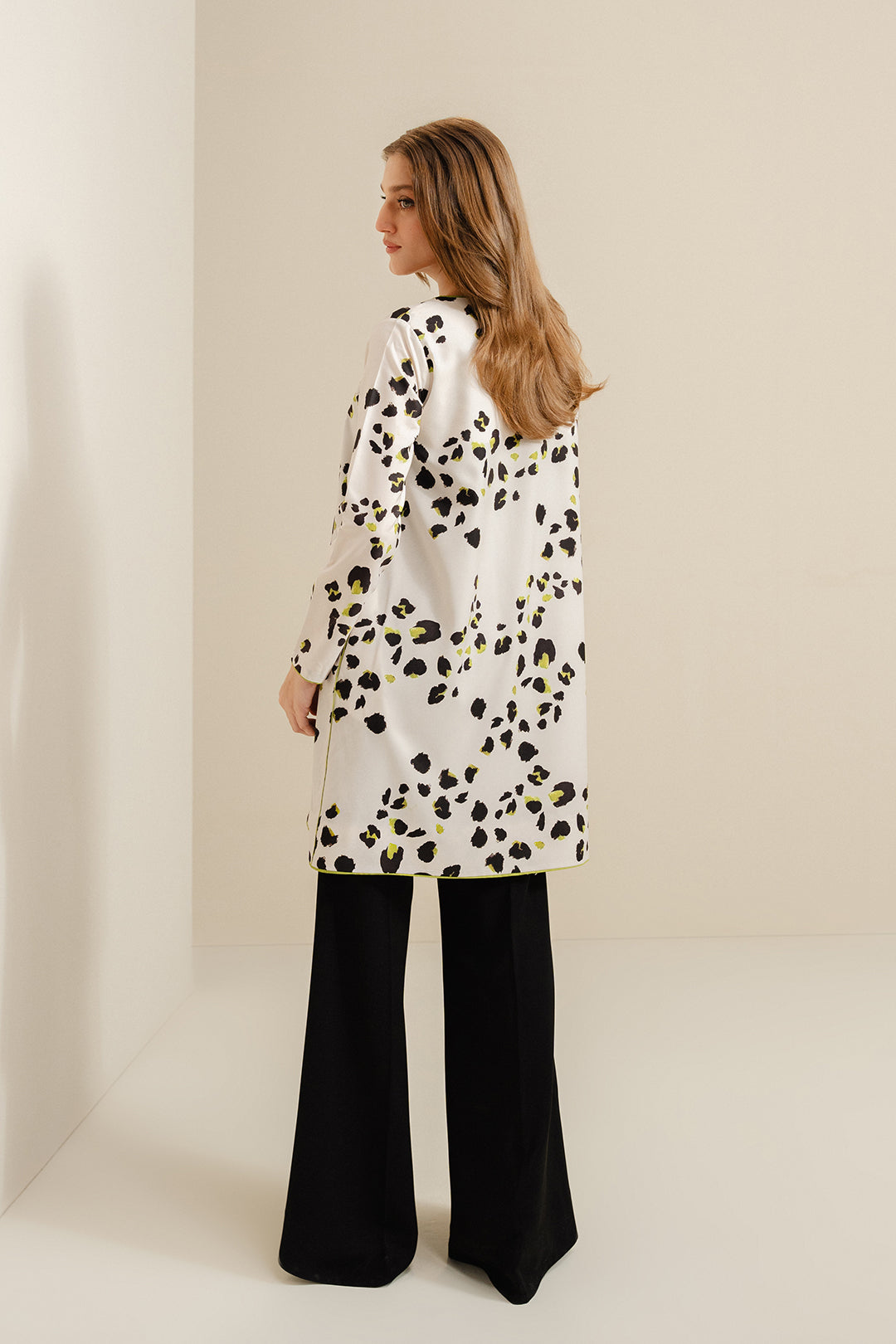 https://cdn.shopify.com/s/files/1/0611/8585/1568/files/W.SS24.804.T-4.jpg?v=1736334582