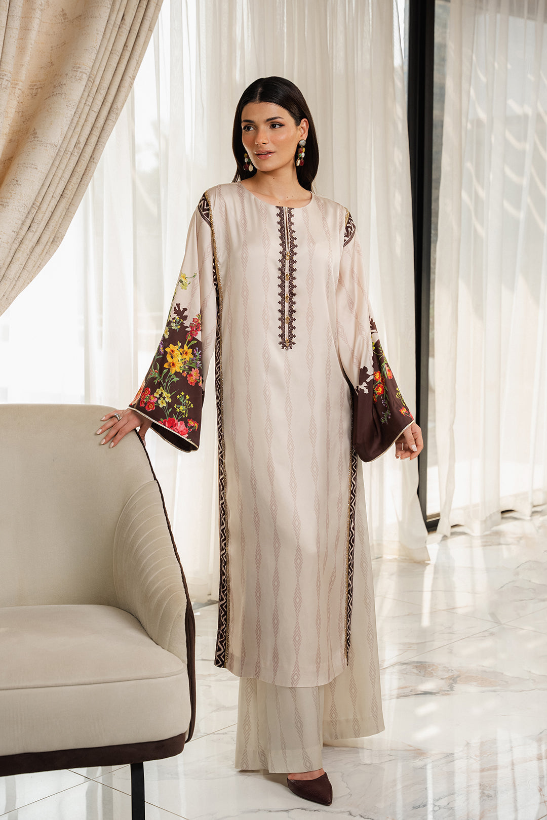 https://cdn.shopify.com/s/files/1/0611/8585/1568/files/W.SS24.869.T-1.jpg?v=1736334436