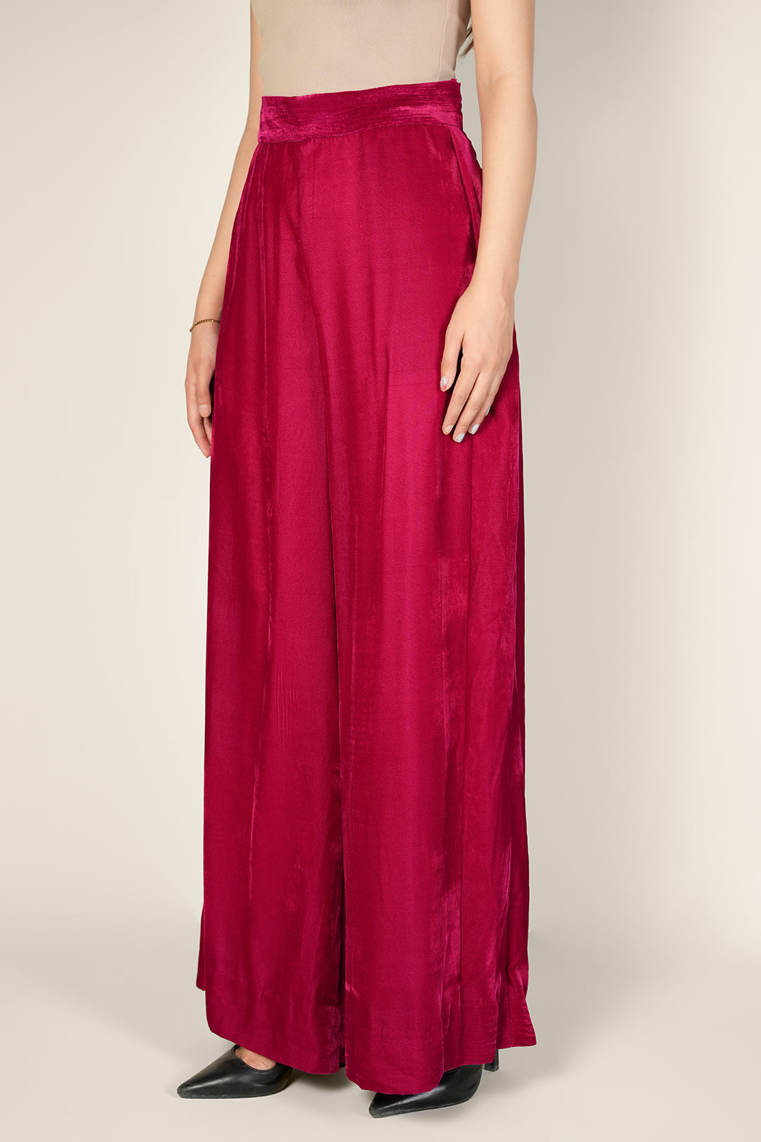 https://cdn.shopify.com/s/files/1/0611/8585/1568/files/W.SS24.879.P-1.jpg?v=1736334444
