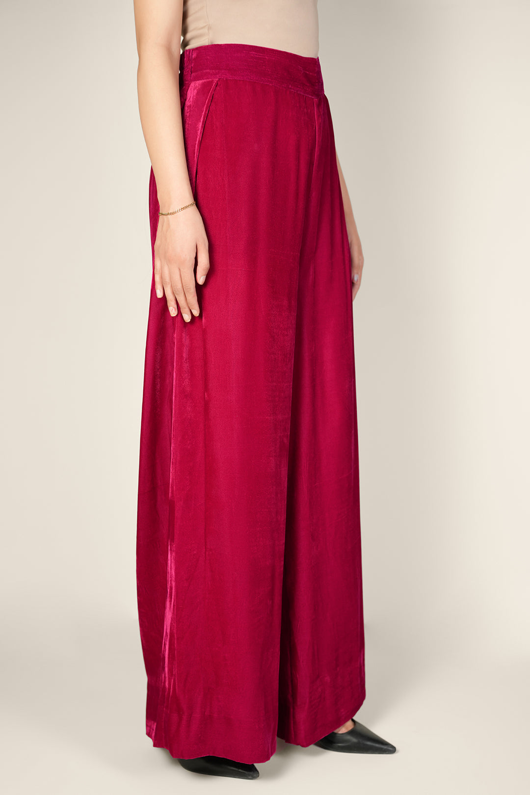 https://cdn.shopify.com/s/files/1/0611/8585/1568/files/W.SS24.879.P-2.jpg?v=1736334444