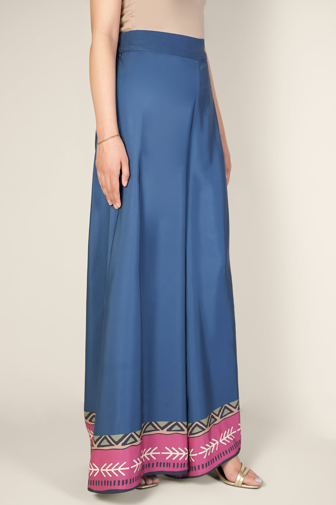 https://cdn.shopify.com/s/files/1/0611/8585/1568/files/W.SS24.881.P-2.jpg?v=1736334442