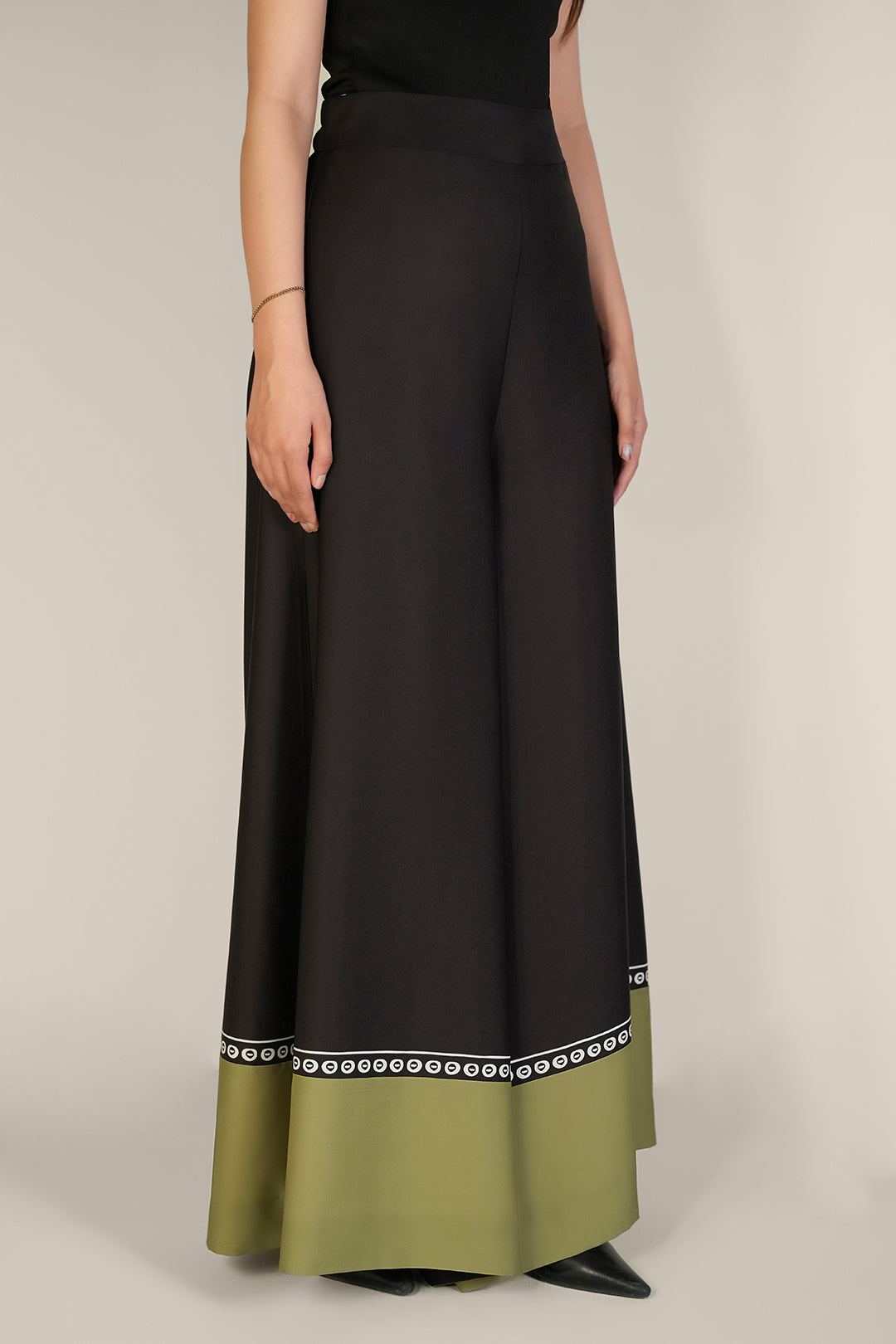 https://cdn.shopify.com/s/files/1/0611/8585/1568/files/W.SS24.882.P-2.jpg?v=1736334441