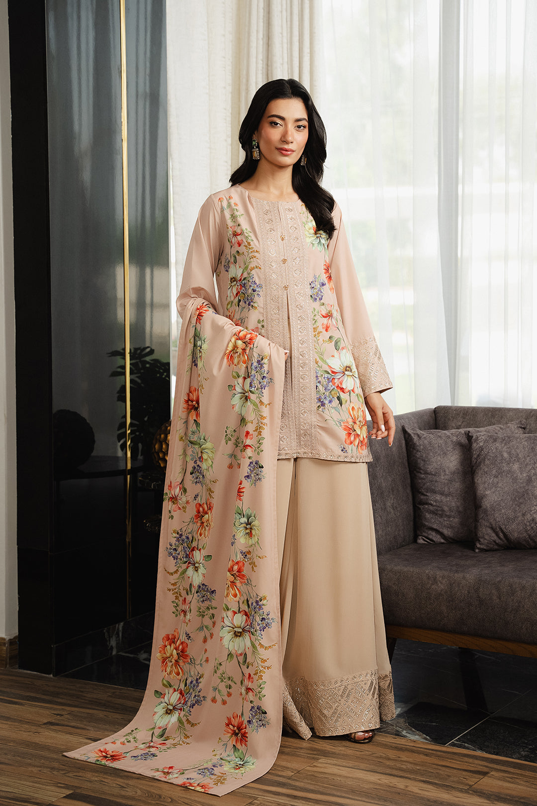 https://cdn.shopify.com/s/files/1/0611/8585/1568/files/W.SS24.884.T-4.jpg?v=1736334460