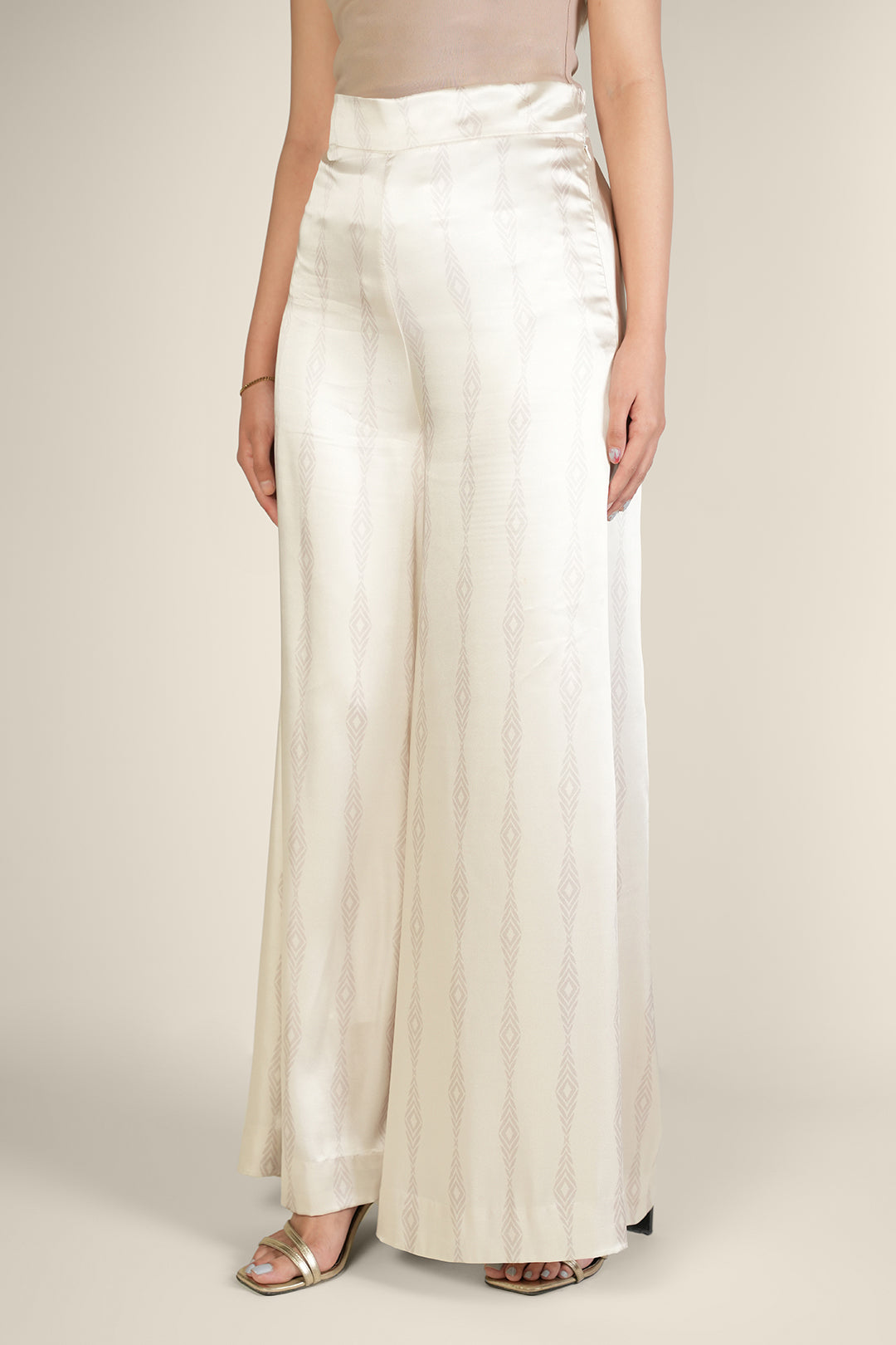 https://cdn.shopify.com/s/files/1/0611/8585/1568/files/W.SS24.885.P-1.jpg?v=1736334440