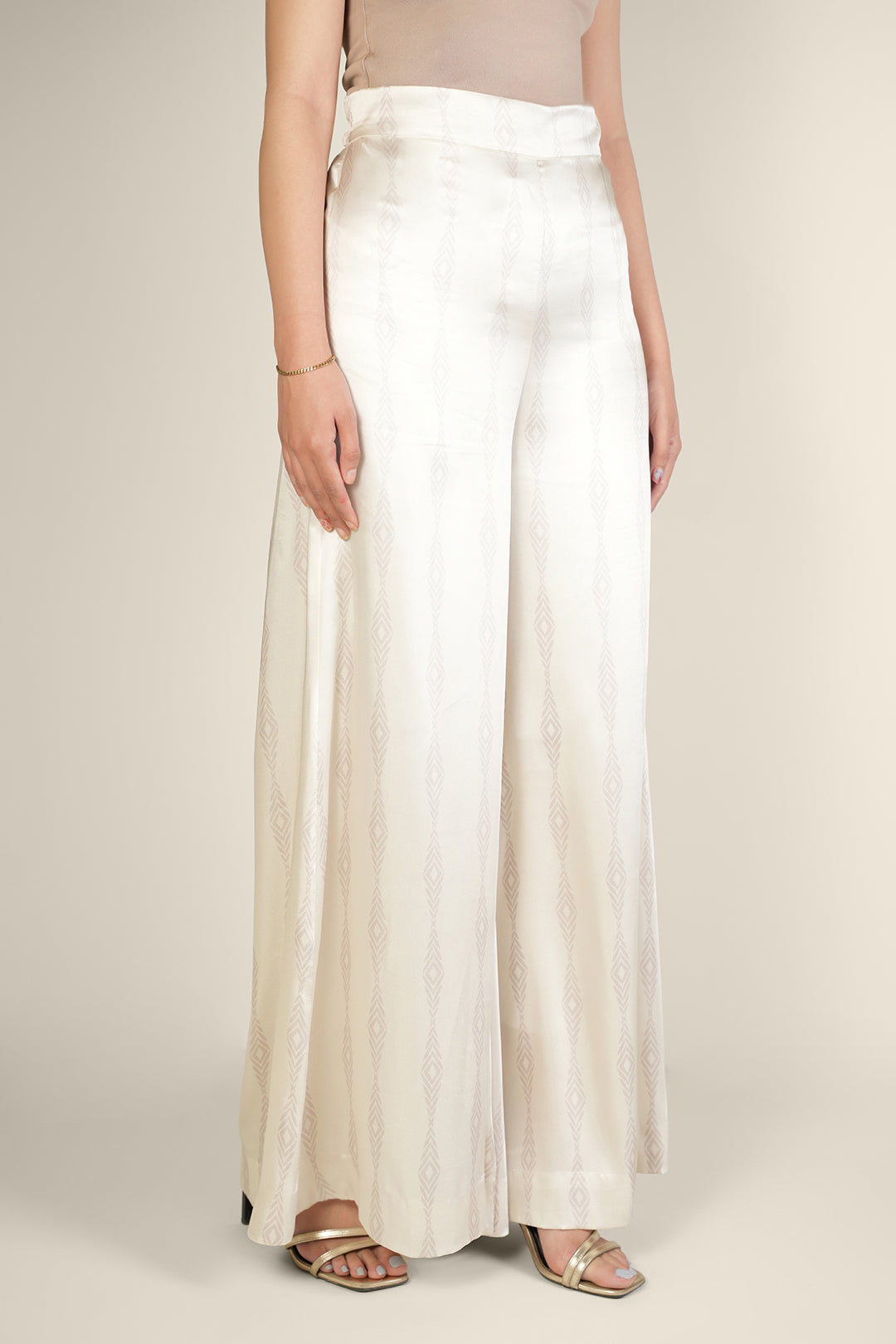 https://cdn.shopify.com/s/files/1/0611/8585/1568/files/W.SS24.885.P-2.jpg?v=1736334440