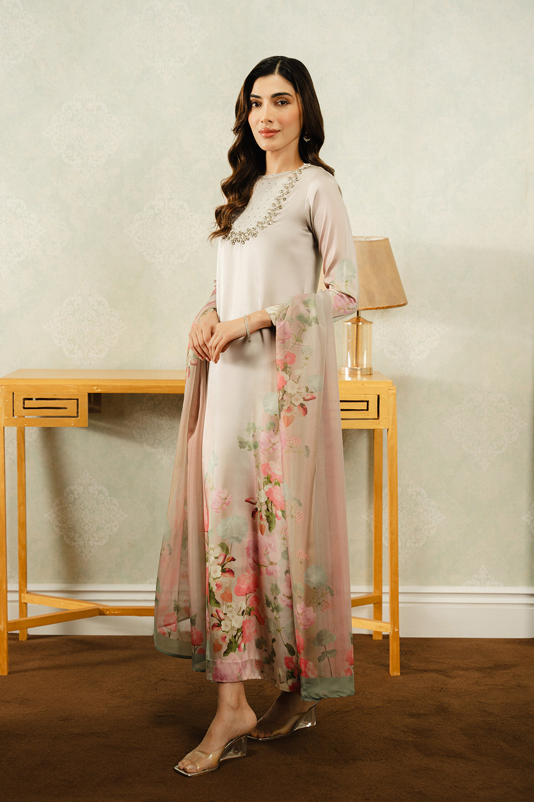 https://cdn.shopify.com/s/files/1/0611/8585/1568/files/W.SS25.005.T-3.jpg?v=1738841018