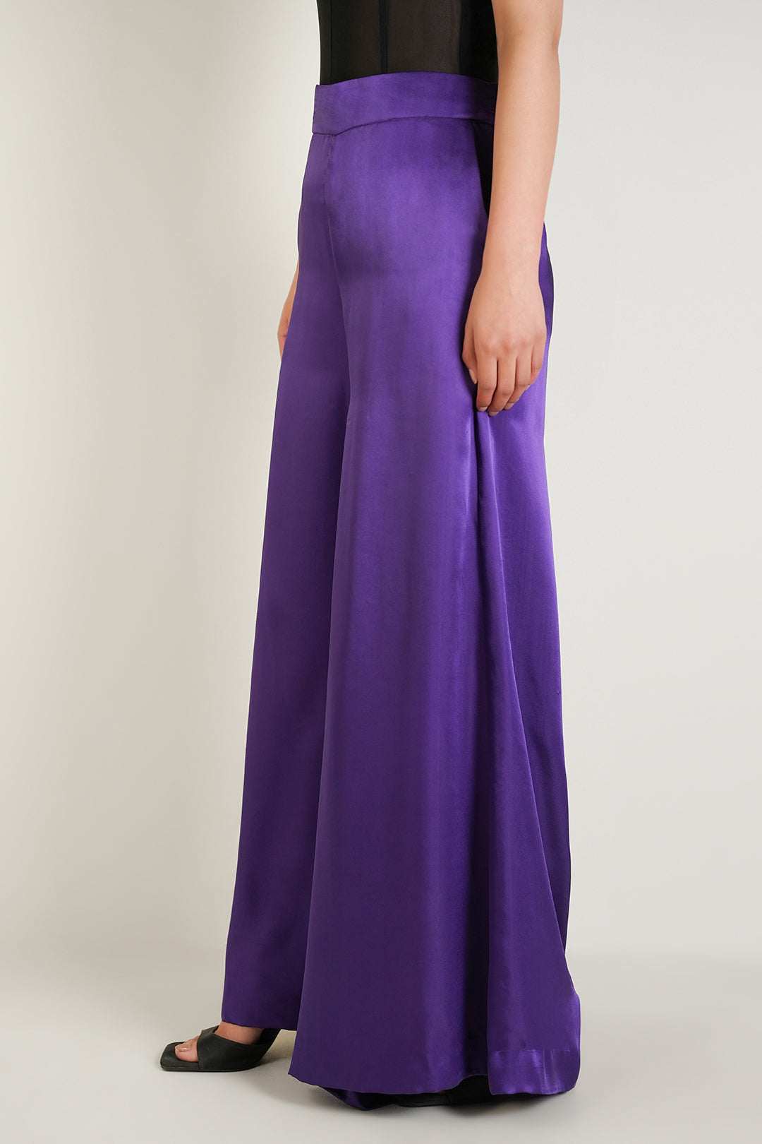 https://cdn.shopify.com/s/files/1/0611/8585/1568/files/W.SS25.021.P-1.jpg?v=1738841162