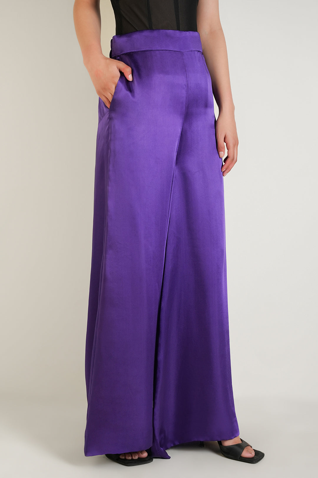 https://cdn.shopify.com/s/files/1/0611/8585/1568/files/W.SS25.021.P-2.jpg?v=1738841162