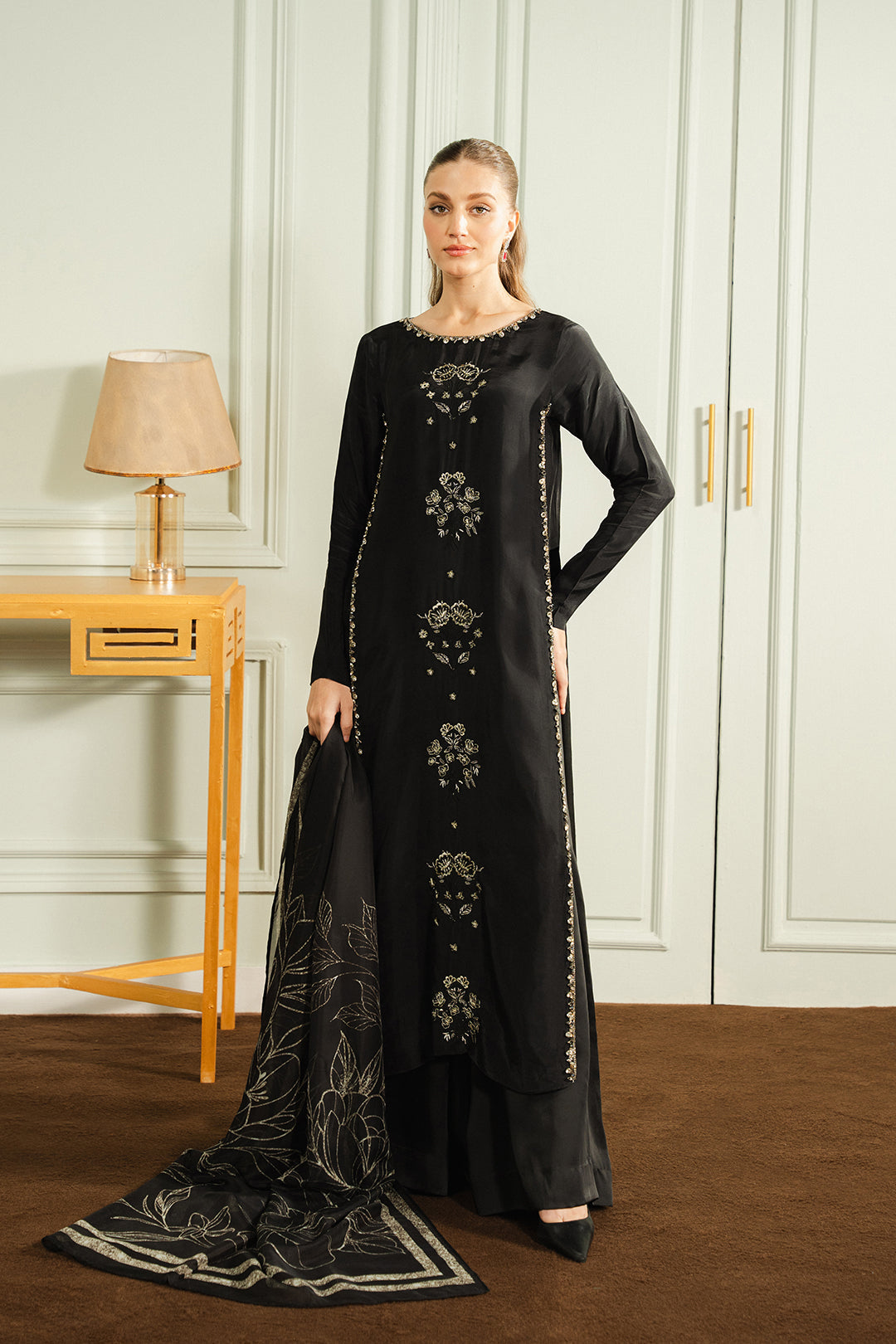 https://cdn.shopify.com/s/files/1/0611/8585/1568/files/W.SS25.030.T-4.jpg?v=1738841250