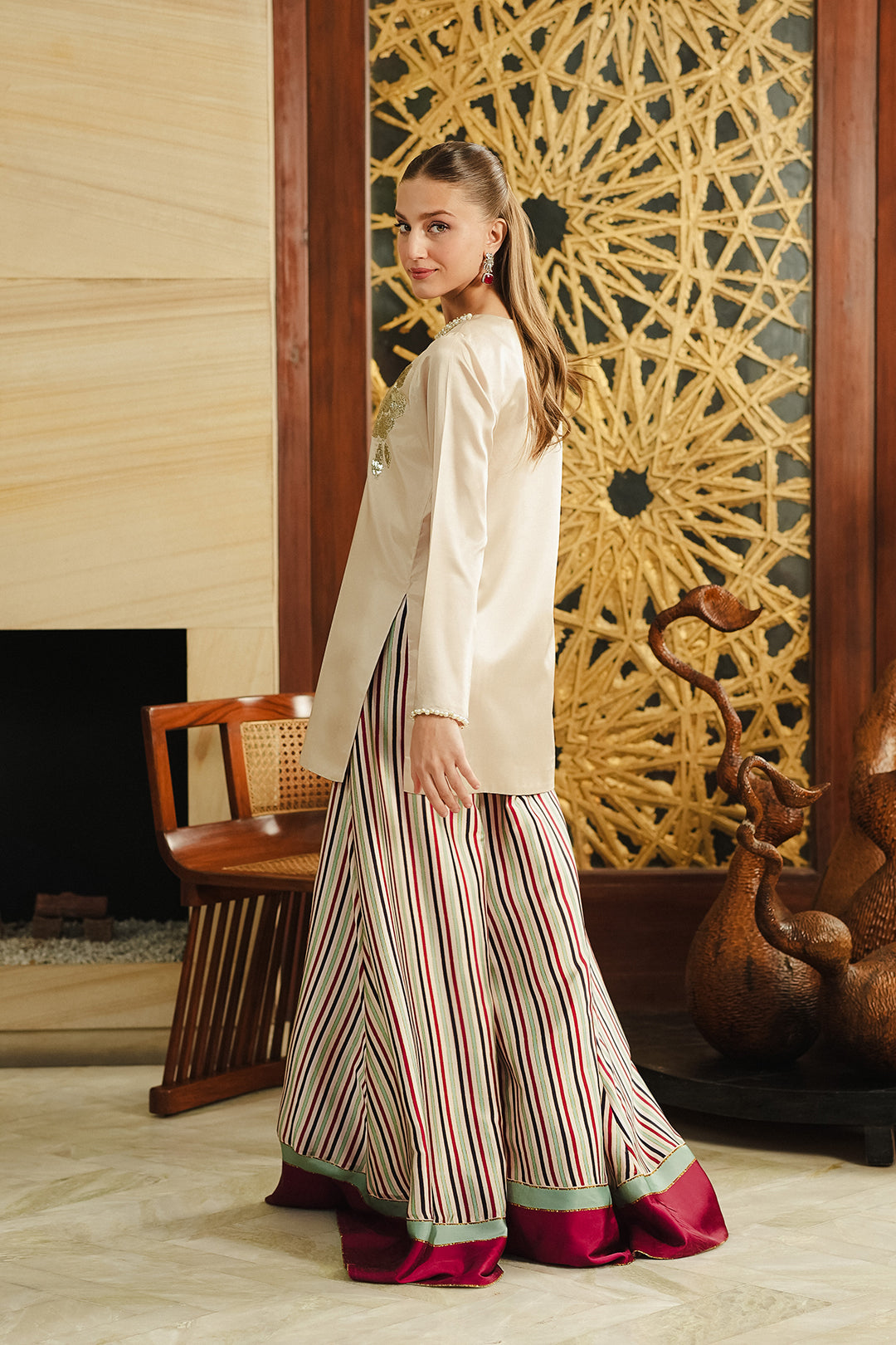 https://cdn.shopify.com/s/files/1/0611/8585/1568/files/W.SS25.077.T-4.jpg?v=1741931115