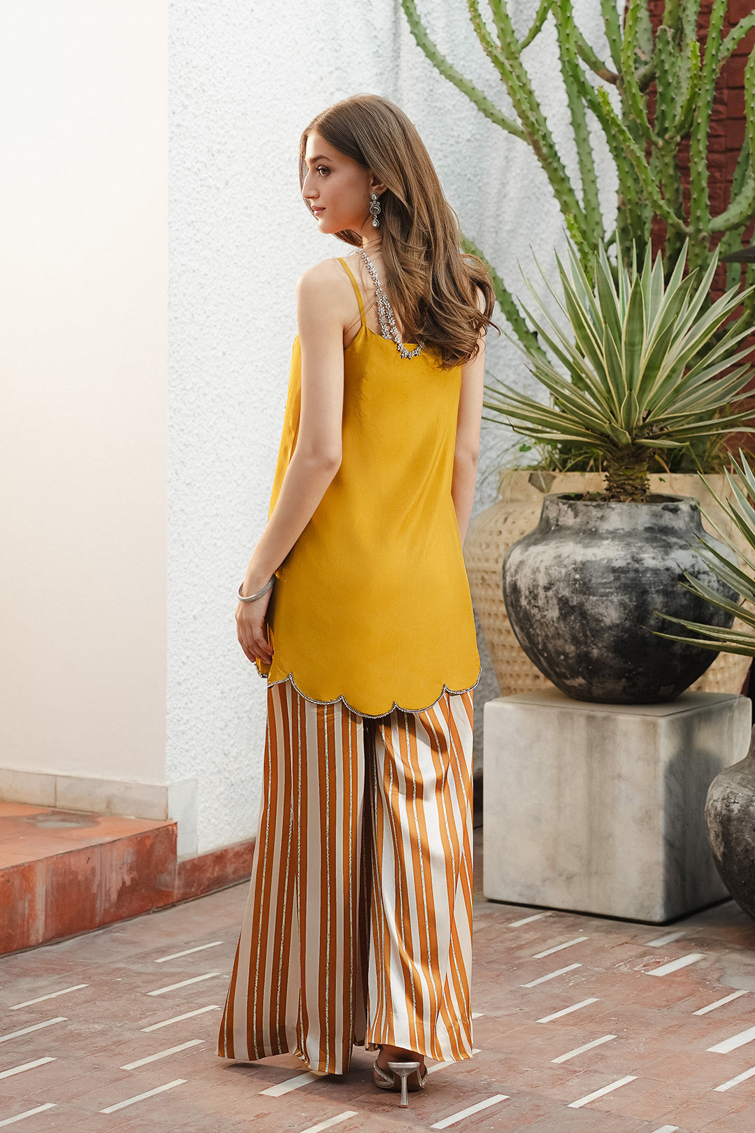 https://cdn.shopify.com/s/files/1/0611/8585/1568/files/W.SS25.097.T-4.jpg?v=1741331183