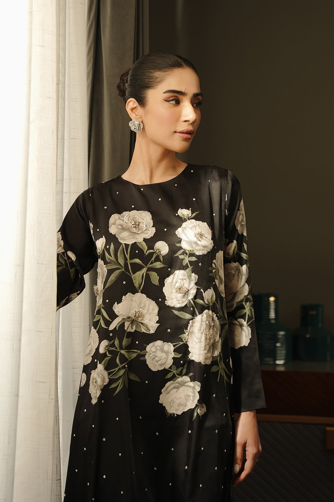 https://cdn.shopify.com/s/files/1/0611/8585/1568/files/W.SS25.105.T-2.jpg?v=1742535529