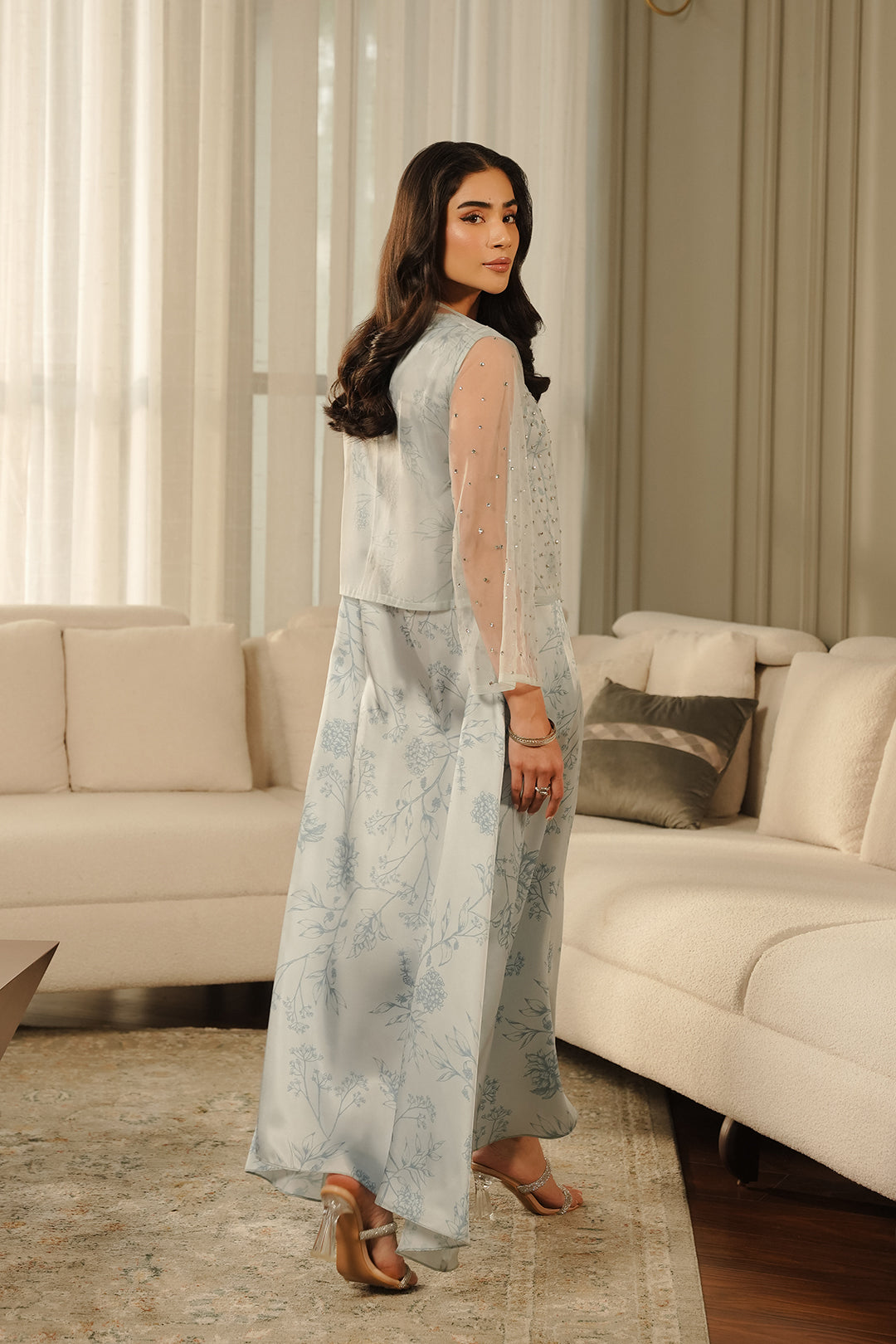 https://cdn.shopify.com/s/files/1/0611/8585/1568/files/W.SS25.106.T-4.jpg?v=1742535541