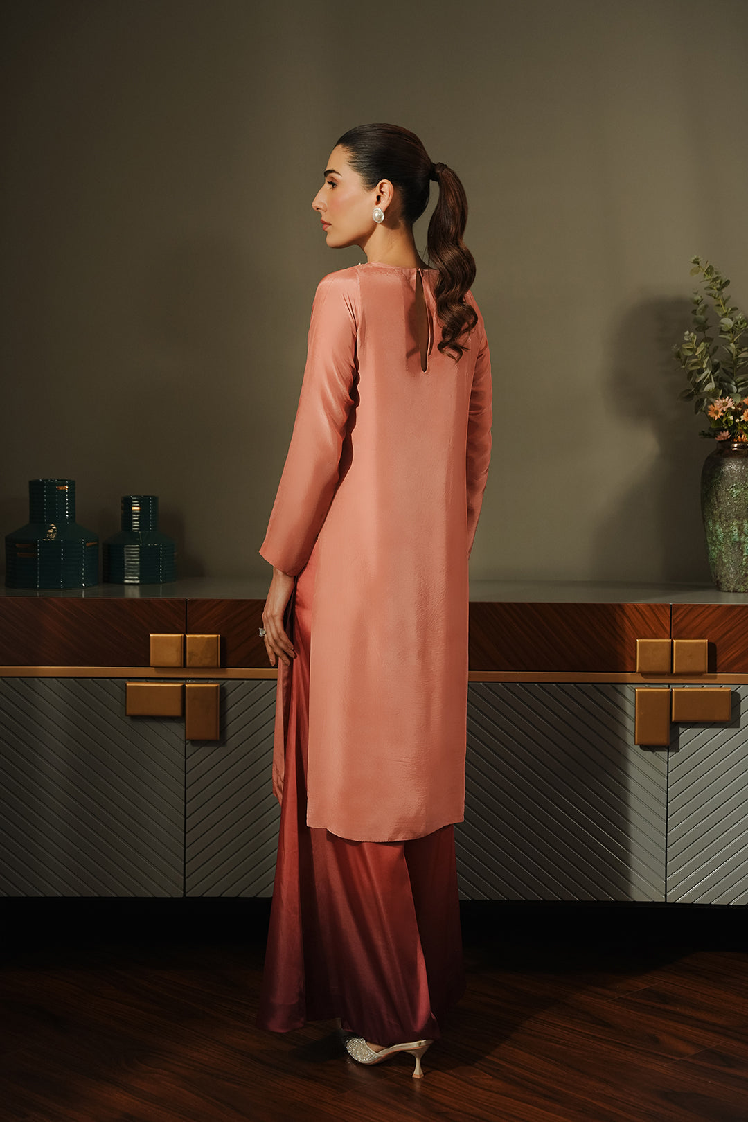 https://cdn.shopify.com/s/files/1/0611/8585/1568/files/W.SS25.111.T-4.jpg?v=1742535638