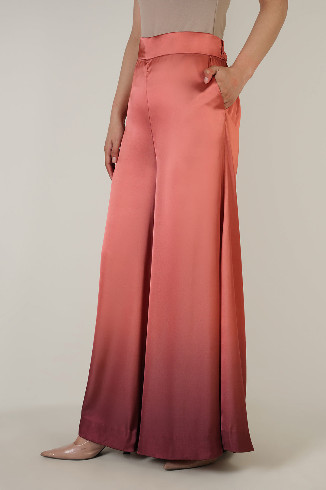 https://cdn.shopify.com/s/files/1/0611/8585/1568/files/W.SS25.117.P-2.jpg?v=1742535697