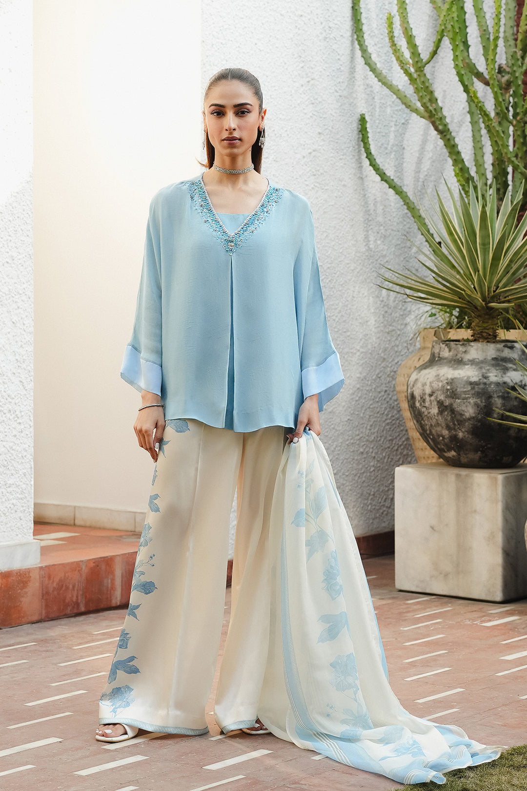 https://cdn.shopify.com/s/files/1/0611/8585/1568/files/W.SS25.125.T-3.jpg?v=1741331281