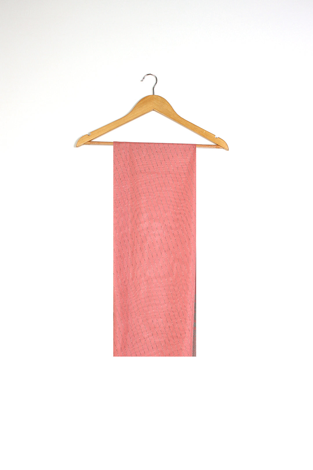 https://cdn.shopify.com/s/files/1/0611/8585/1568/files/W.SS25.146.T-1.jpg?v=1742535765