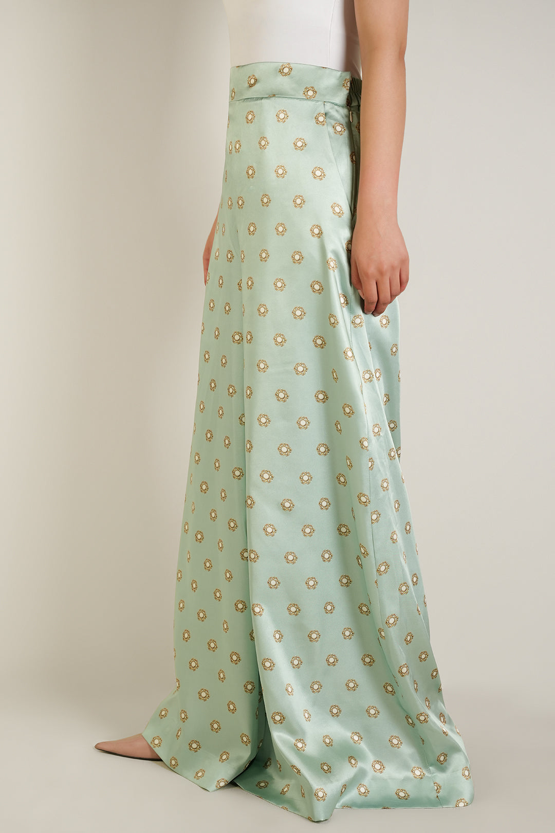 https://cdn.shopify.com/s/files/1/0611/8585/1568/files/W.SS25.154.P-2.jpg?v=1740726644