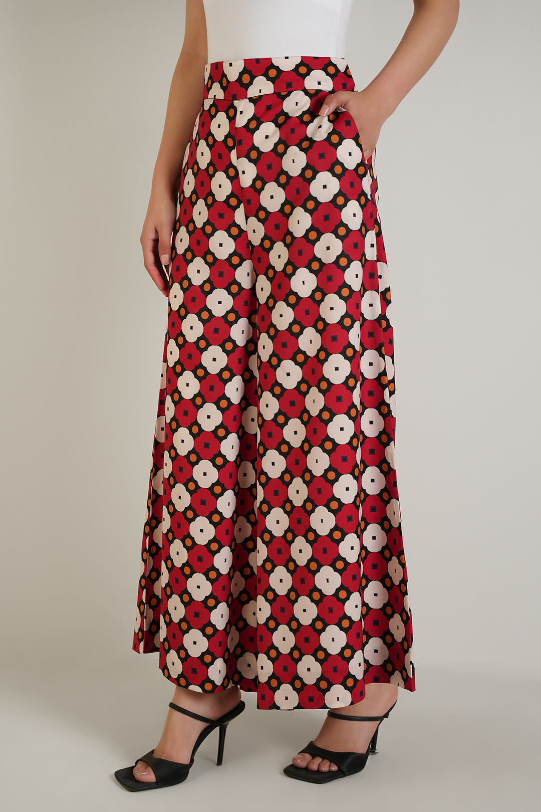 https://cdn.shopify.com/s/files/1/0611/8585/1568/files/W.SS25.190.P-1.jpg?v=1738302359