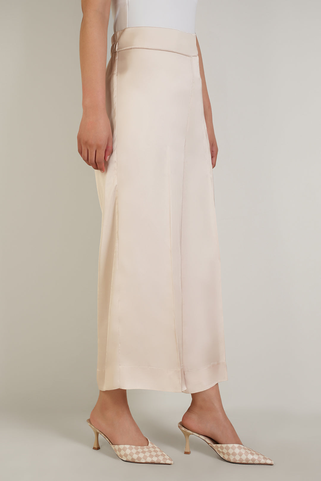 https://cdn.shopify.com/s/files/1/0611/8585/1568/files/W.SS25.194.P-1.jpg?v=1738302407