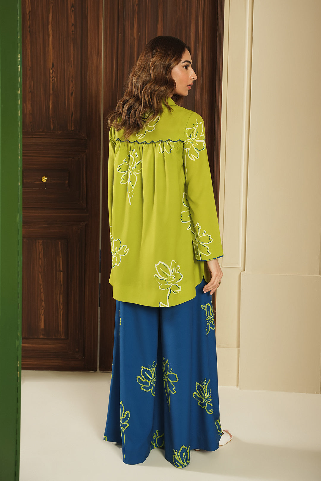 https://cdn.shopify.com/s/files/1/0611/8585/1568/files/W.SS25.196.T-4.jpg?v=1739433079