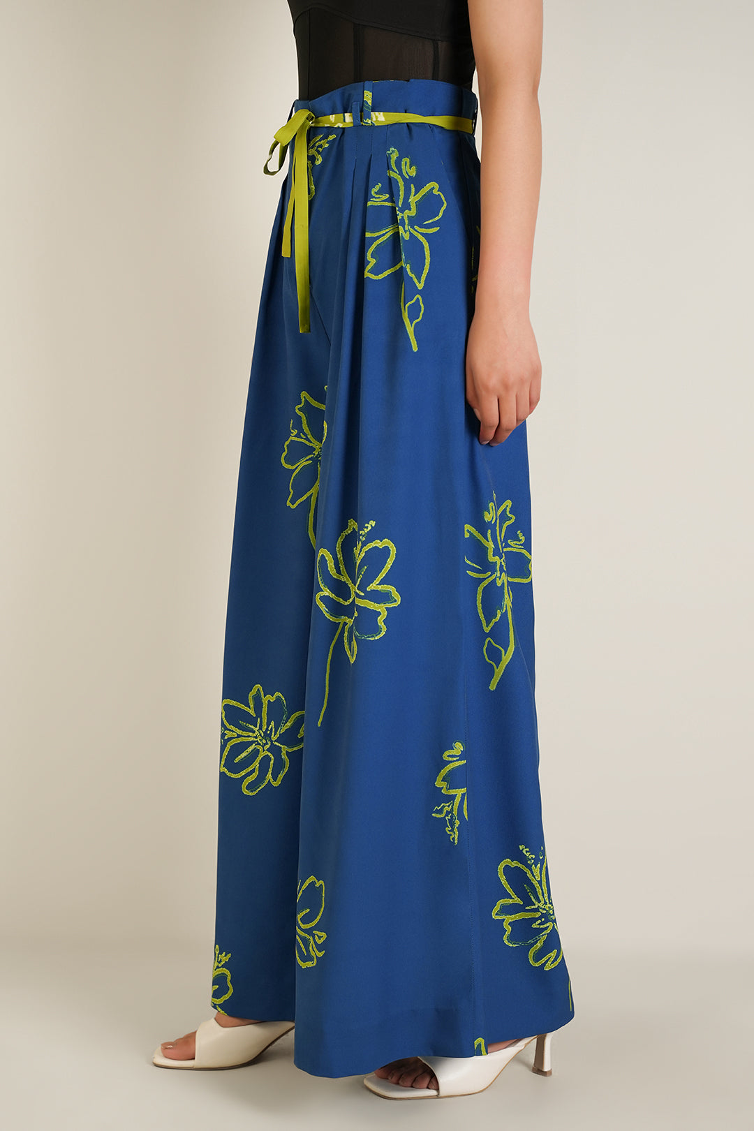 https://cdn.shopify.com/s/files/1/0611/8585/1568/files/W.SS25.211.P-1.jpg?v=1739433256