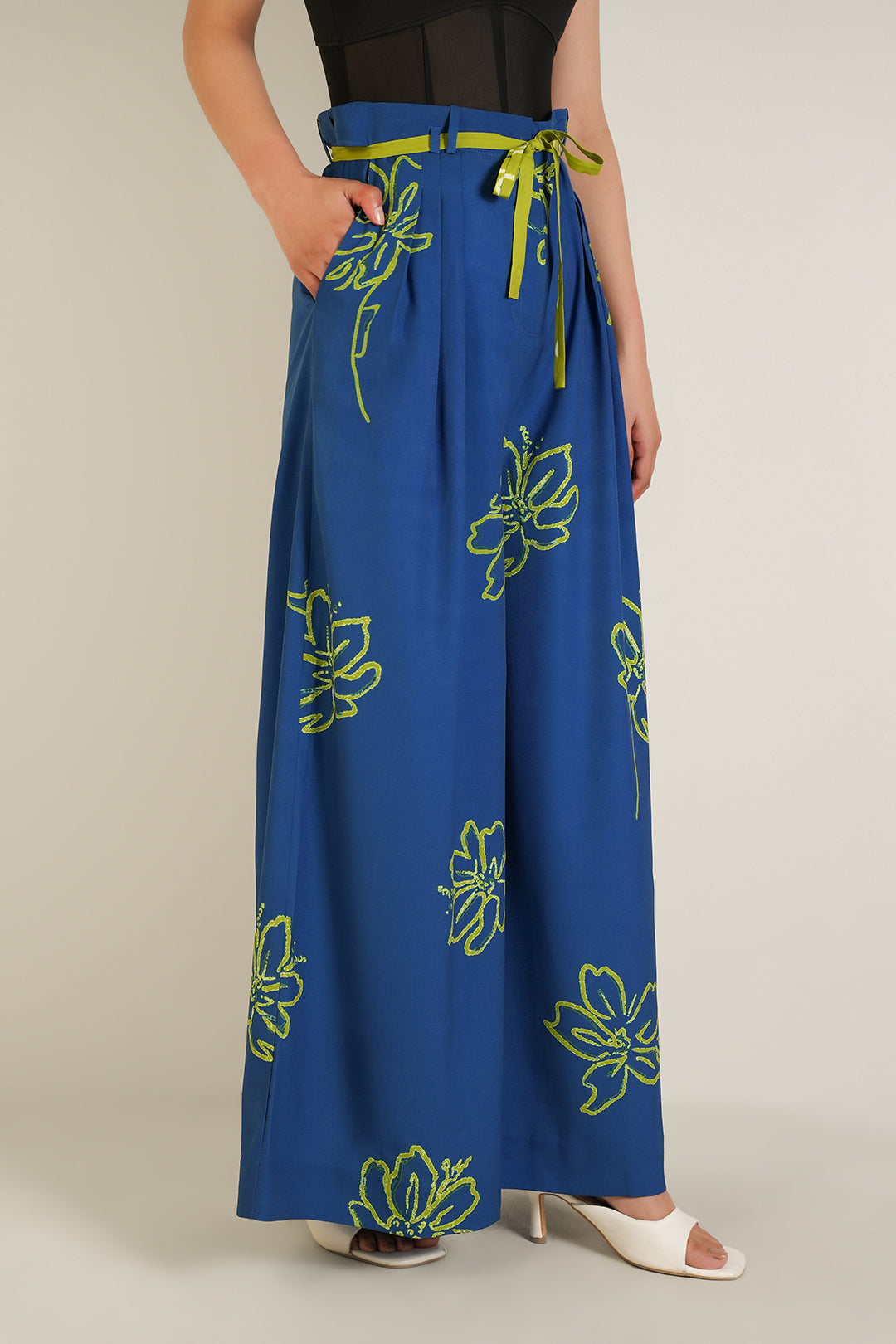 https://cdn.shopify.com/s/files/1/0611/8585/1568/files/W.SS25.211.P-2.jpg?v=1739433256