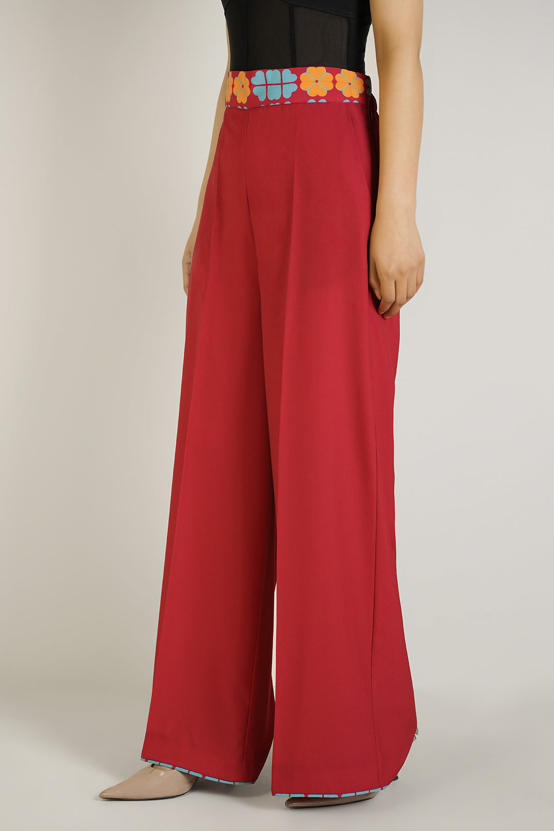 https://cdn.shopify.com/s/files/1/0611/8585/1568/files/W.SS25.214.P-1.jpg?v=1739433295
