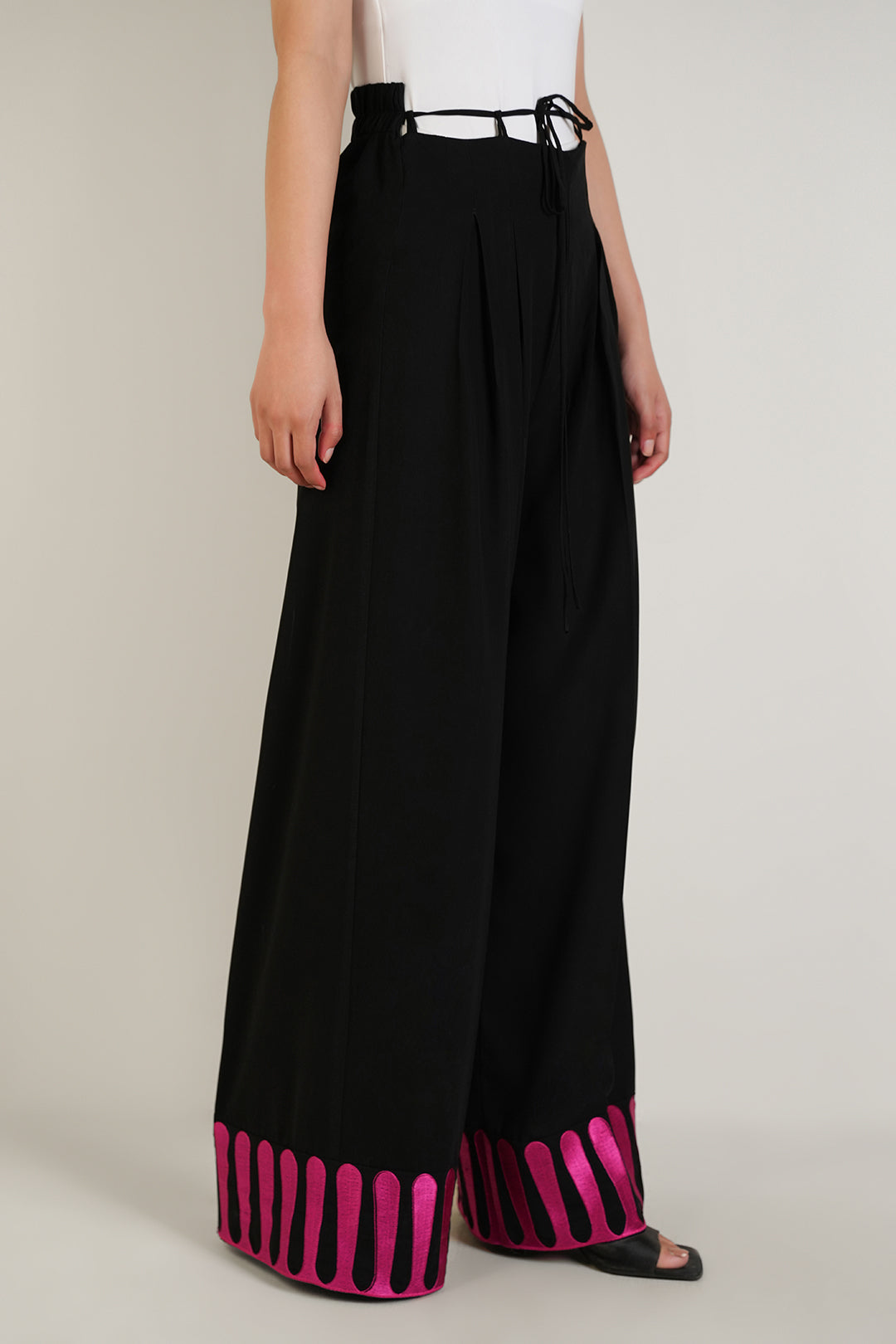 https://cdn.shopify.com/s/files/1/0611/8585/1568/files/W.SS25.216.P-2.jpg?v=1739433317