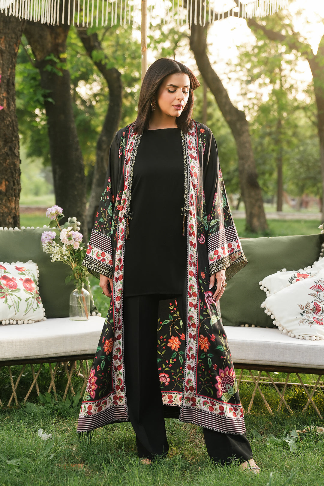https://cdn.shopify.com/s/files/1/0611/8585/1568/files/W.SS25.250.T-1.jpg?v=1746172584