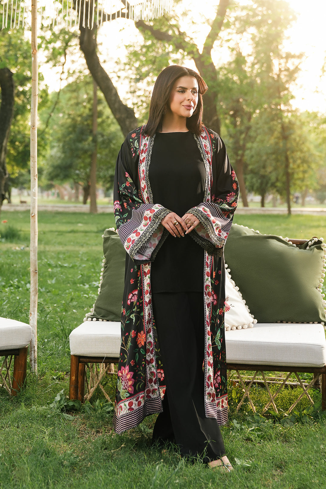 https://cdn.shopify.com/s/files/1/0611/8585/1568/files/W.SS25.250.T-4.jpg?v=1746172584