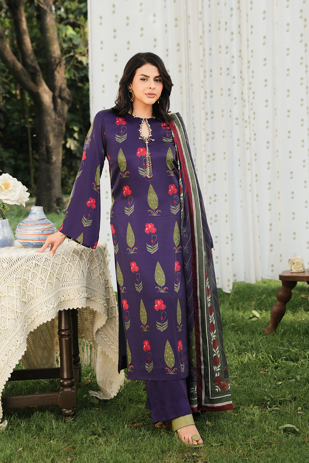 https://cdn.shopify.com/s/files/1/0611/8585/1568/files/W.SS25.254.T-1.jpg?v=1746172645